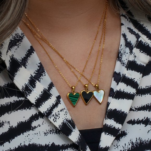 Mother Of Pearl Heart Pendant Necklace 18K Gold Plated Stainless Steel - Picture 4 of 7